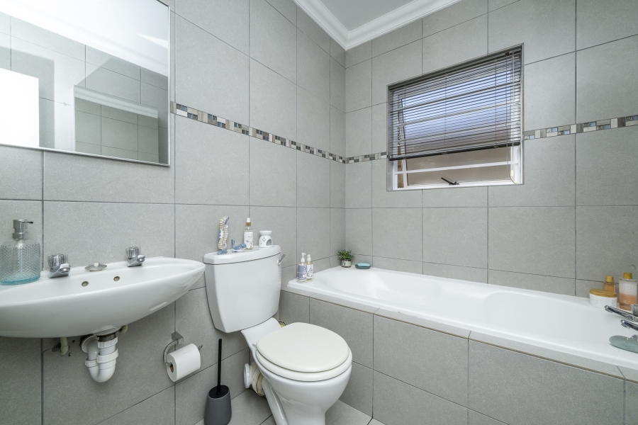 3 Bedroom Property for Sale in Protea Heights Western Cape